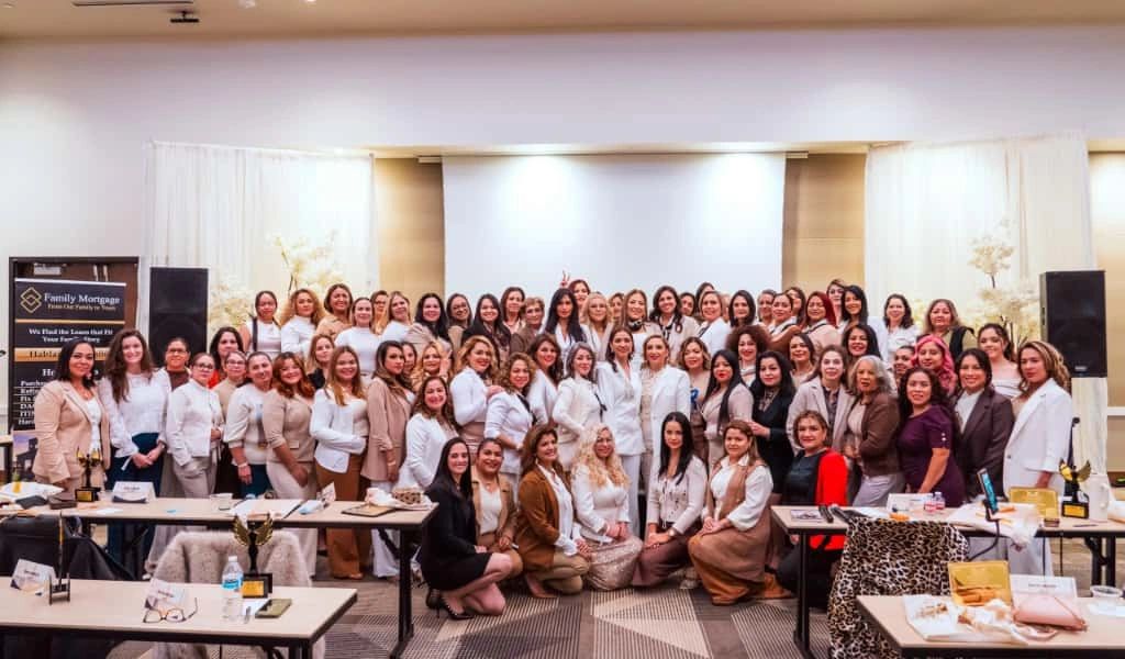 Comunidad Latinas Oregon – foto grupal 1