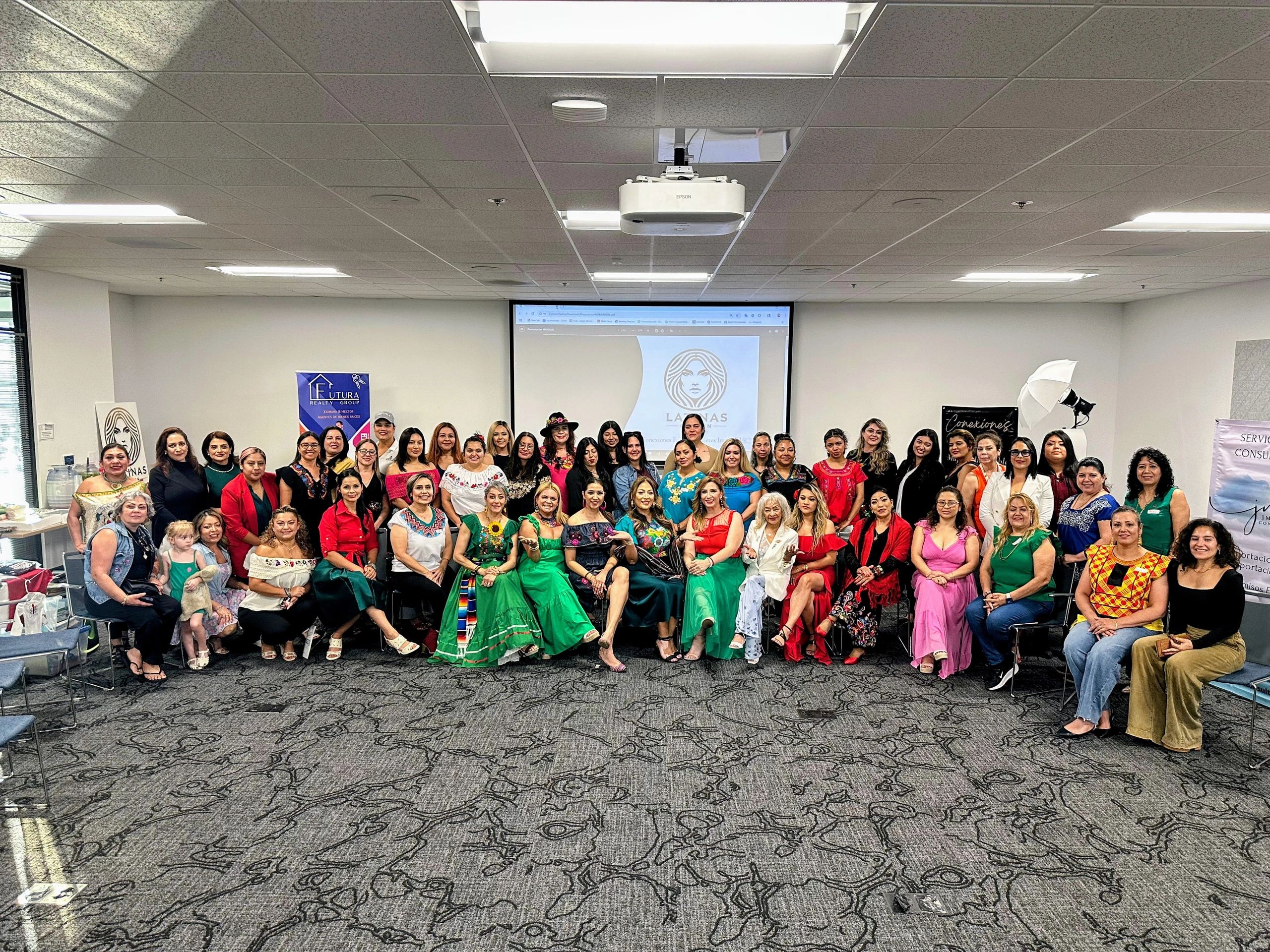 Comunidad Latinas Oregon – foto grupal 2